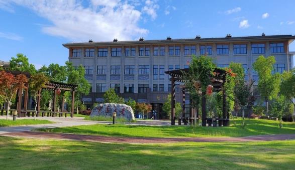 华东石油技师学院